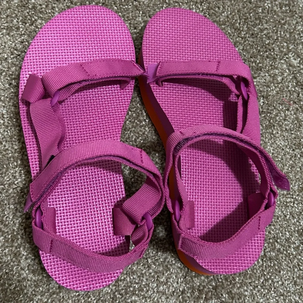 EUC Teva Flatform Universal Sandals - Picture 7 of 9